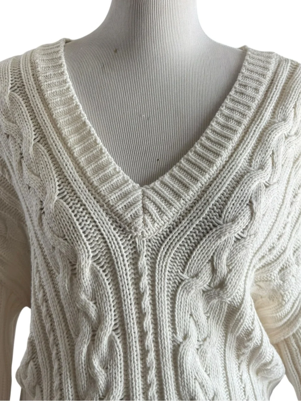 Aeropostale Women's Cream Cable Knit V-Neck Sweater Size L
